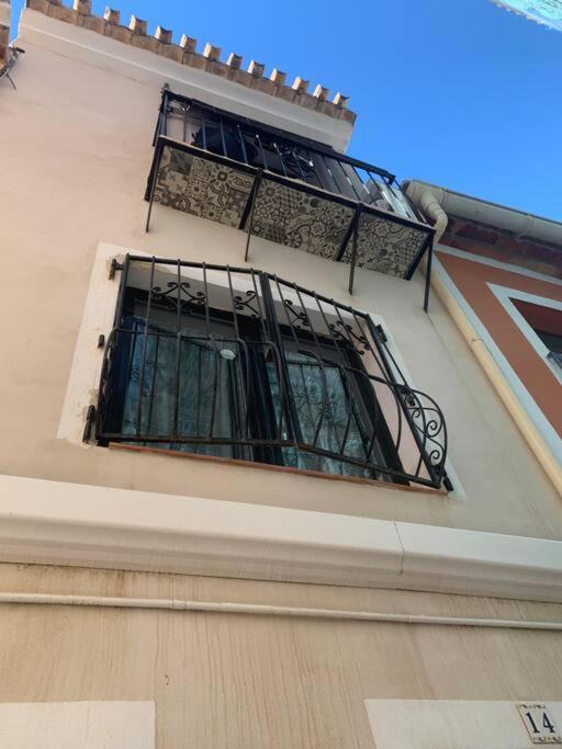 Preciosa Casa En Vilajoyosa Con Vistas Al Mar En Las Casas Colgantes Del Casco Antiguo Ла-Віла-Джойоза Екстер'єр фото
